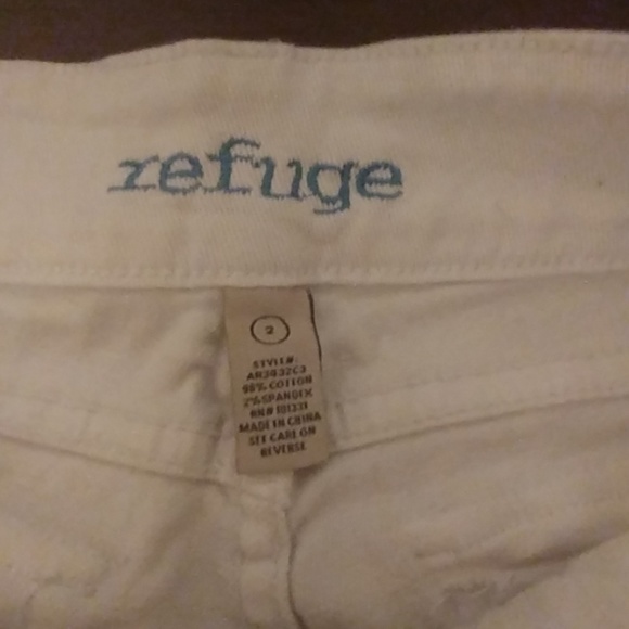 White shorts - Picture 3 of 3